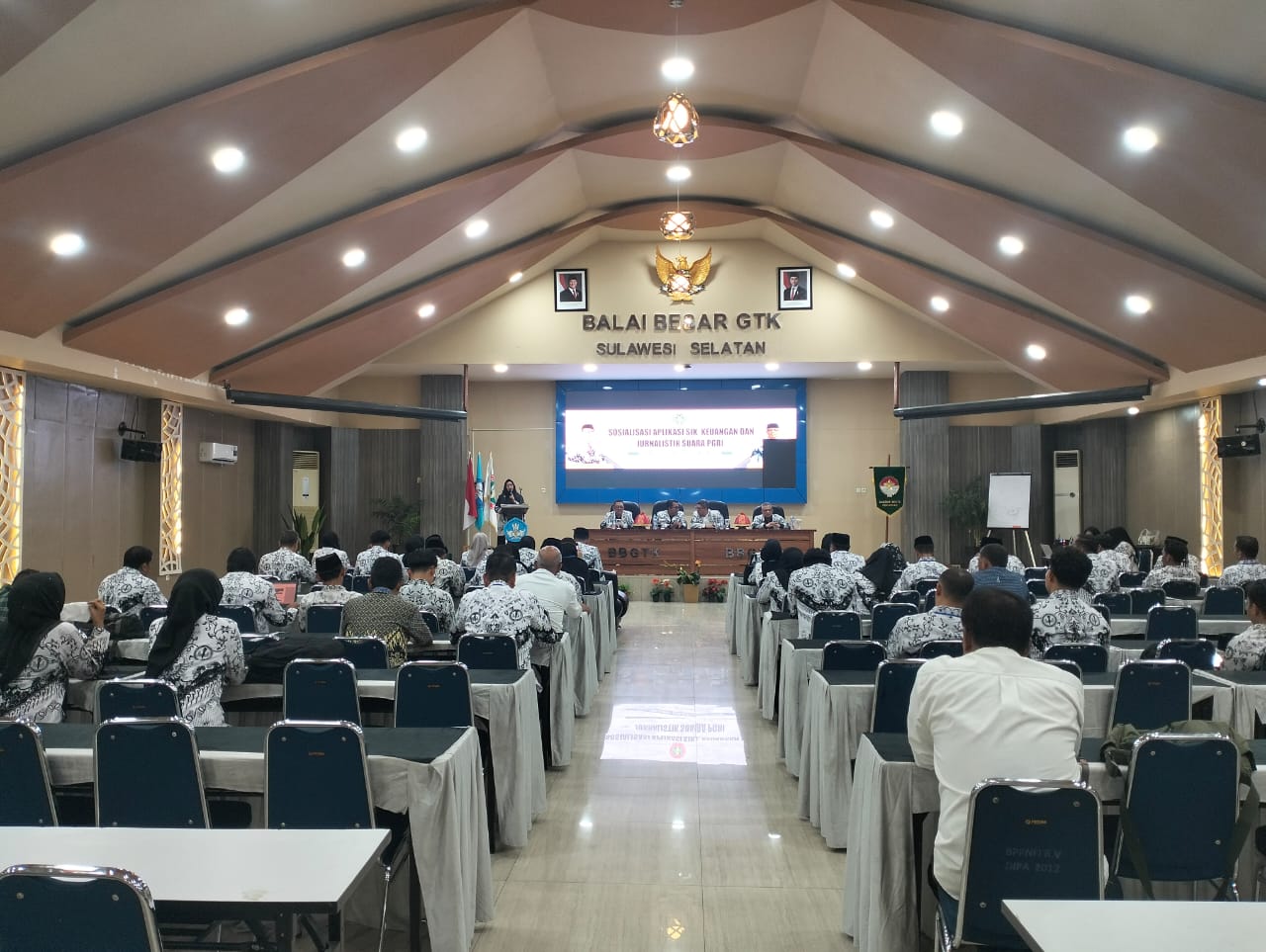 Sosialisasi Aplikasi SIK dan Pelatihan Suara PGRI, Dr. Yahya Ingatkan: 5W+1H Jangan Dilupakan, Kasih Sentuhan Hati Biar Tulisannya Hidup