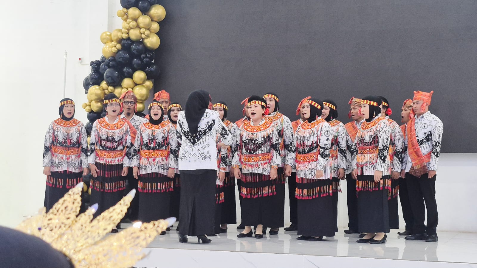 Kontingen Paduan Suara Maros Tampilkan Penampilan Terbaik di Porsenijar PGRI Sulsel 2026.